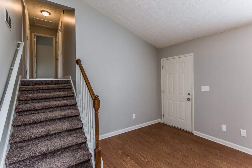Building Photo - 157 Aztec Way SE