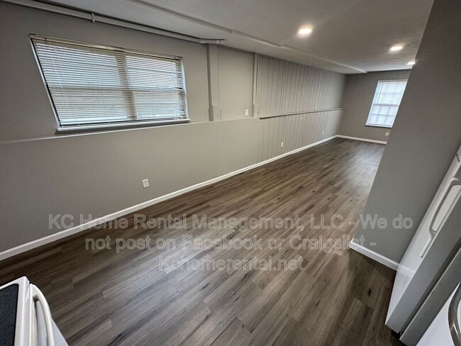 Building Photo - 9213 E 54th Terrace