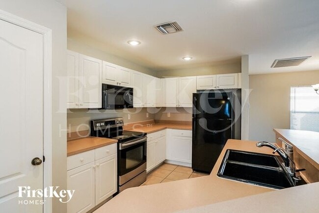 Building Photo - 4427 NE 10th Ct