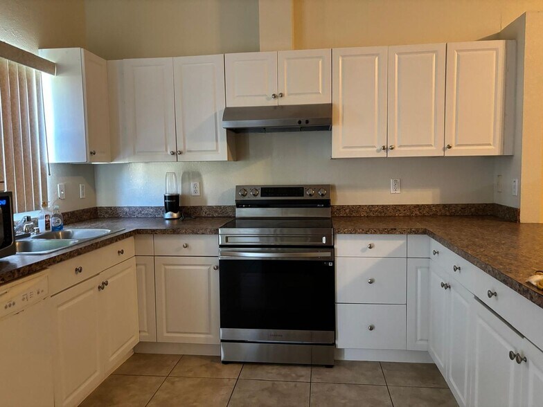 Building Photo - 616 Valencia Ct