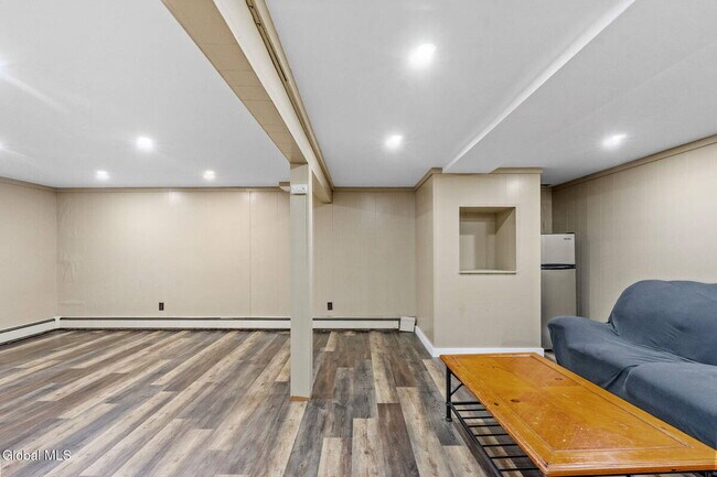 Building Photo - 92 Daytona Ave