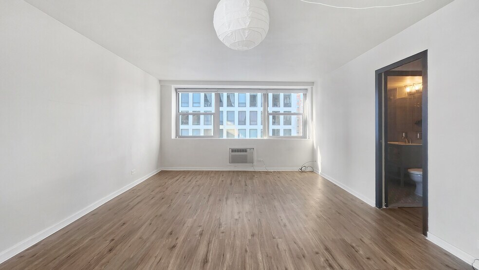 Building Photo - 253 E Delaware Pl