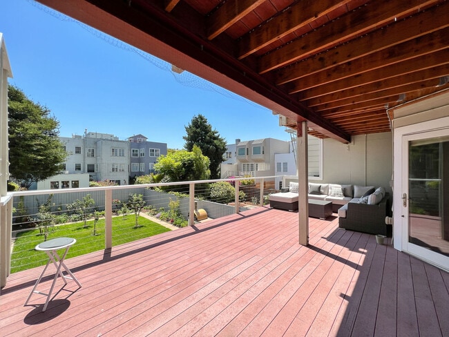 Building Photo - 2255 Beach St