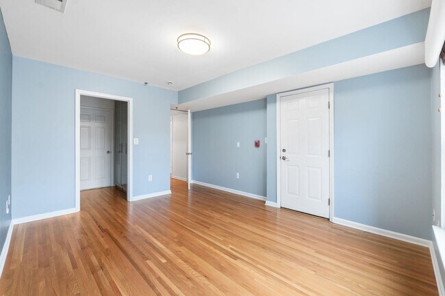 Building Photo - 88 Monroe St