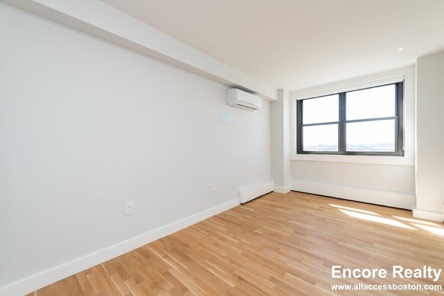 Building Photo - 1400 Columbia Rd