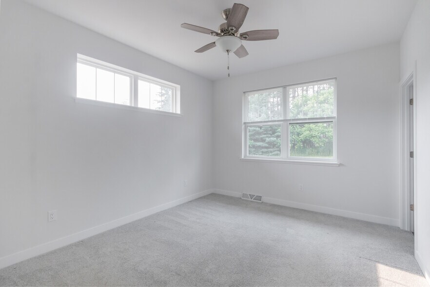 Building Photo - 9505 Excalibur Dr
