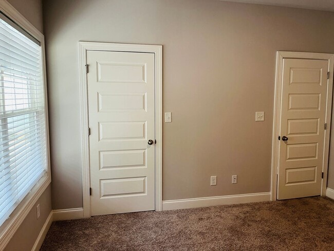 Building Photo - ***MOVE IN SPECIAL*** Wow! Perfect 4 bedro...