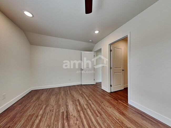 Building Photo - 33013 Lookout Ln