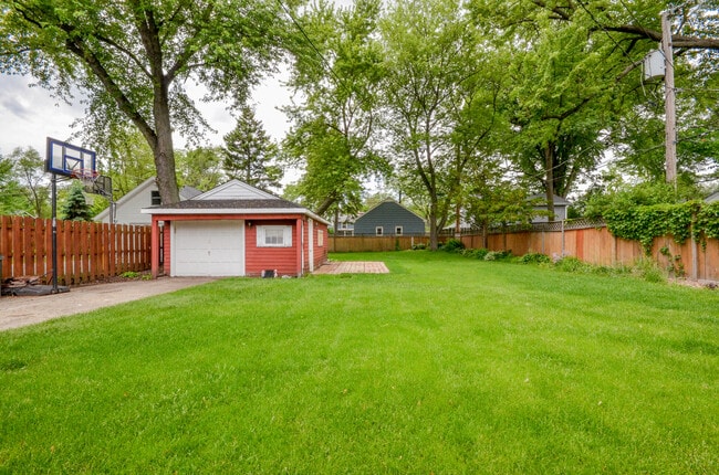 Building Photo - 812 Highland Ave
