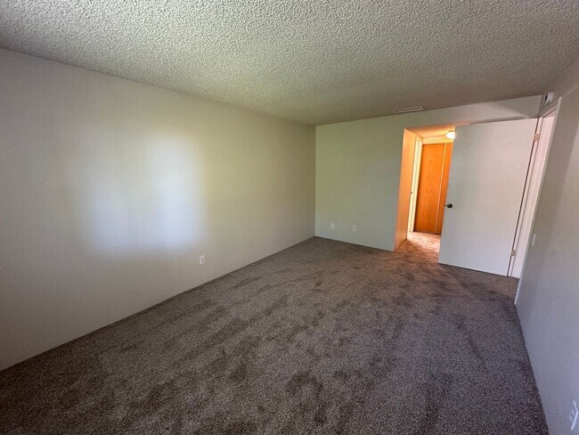 Building Photo - Cute and Cozy 1 Bedroom Condo in Gated Tim...