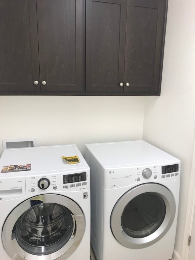 Building Photo - 1704 Brodea Ln