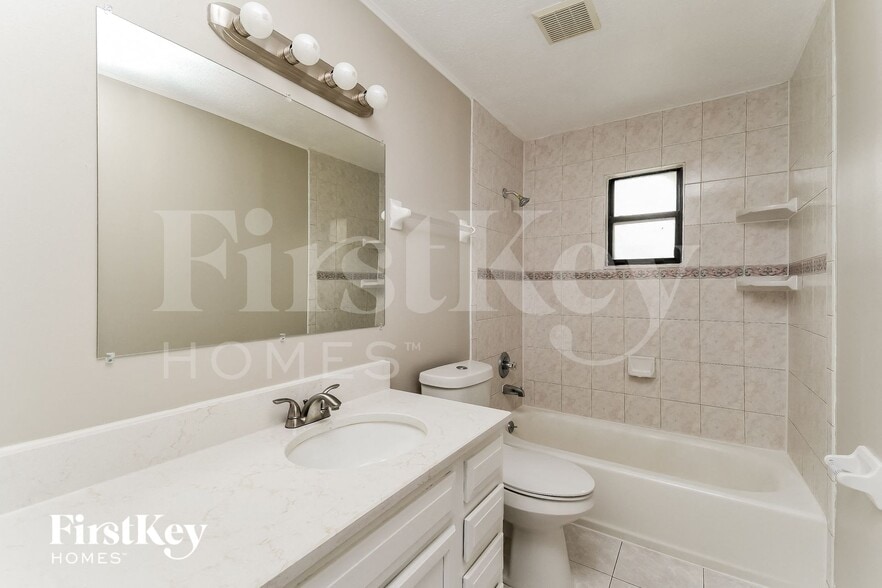 Building Photo - 3572 Fortuna Dr