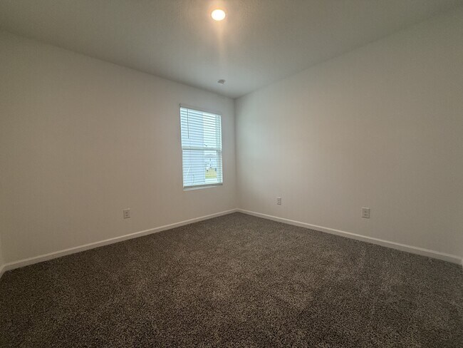 Building Photo - 350 Ardila Cir