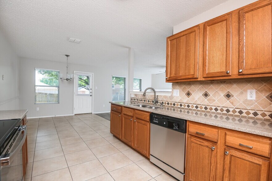 Building Photo - 1625 Creekridge Ct