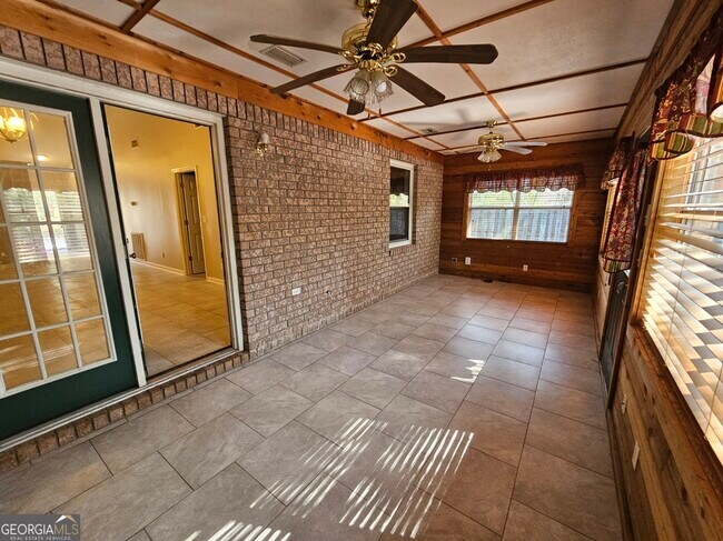 Building Photo - 189 E Lakemont Dr