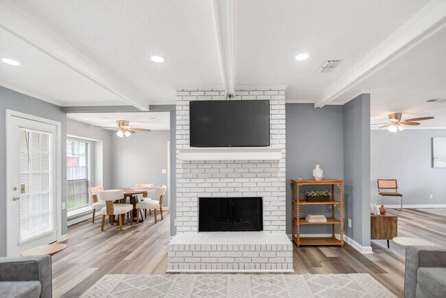 Building Photo - 2420 Haddington Rd