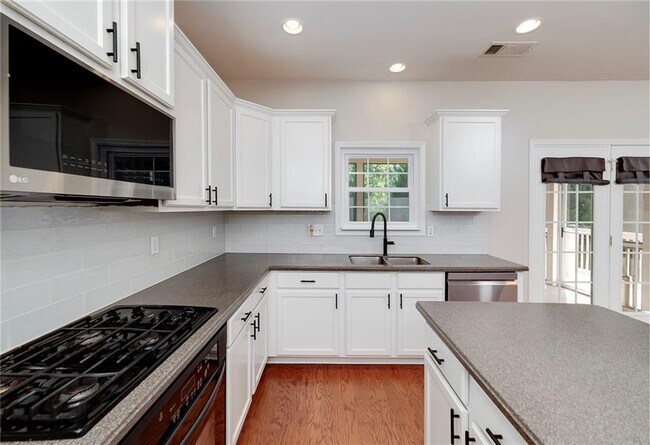 Building Photo - 1120 Bagwell Dr NW