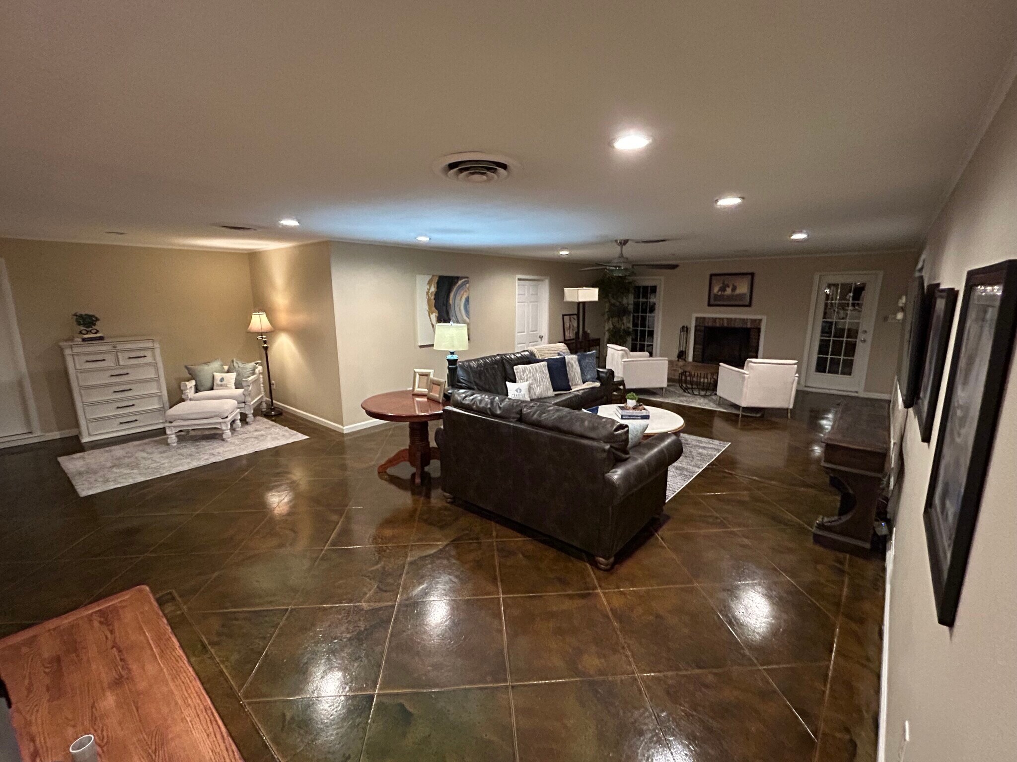 Building Photo - 3644 W Seminary Dr