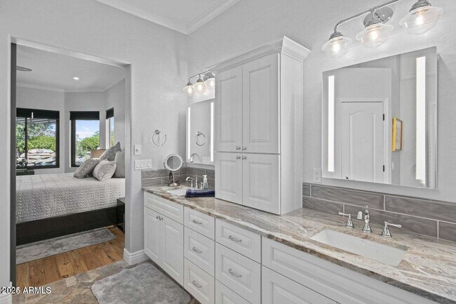 Building Photo - 10912 E Butherus Dr