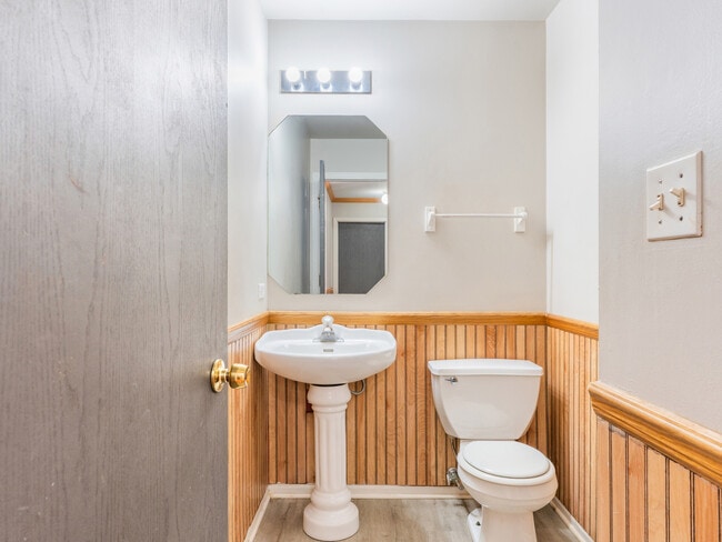 Building Photo - 2433 Caton Crest Ct