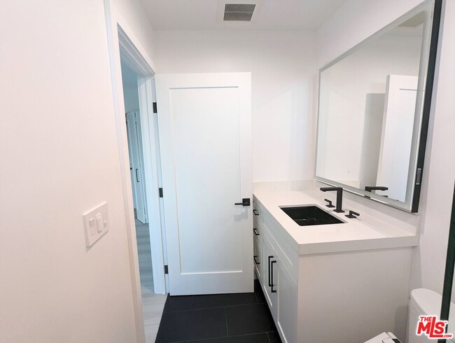 Building Photo - 1917 11th St