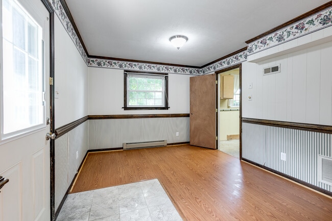 Building Photo - Beautiful Midlothian Rental in Prime Location! ***Available Early-Mid February***