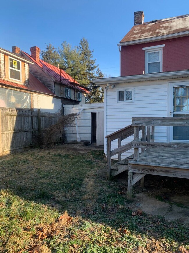 Building Photo - Single Family House located on Leitersburg Road in Smtihsburg MD