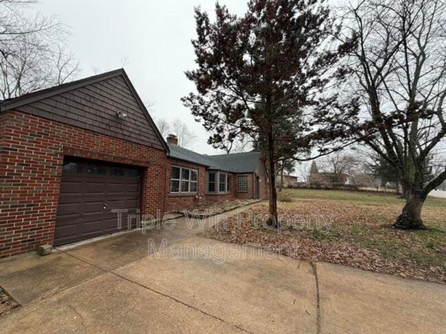 Building Photo - 520 Hentschel Pl