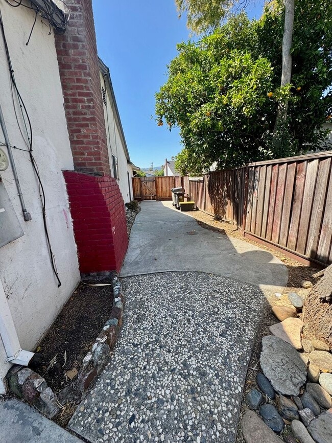Building Photo - Remodeled 5 bedroom single level house - n...