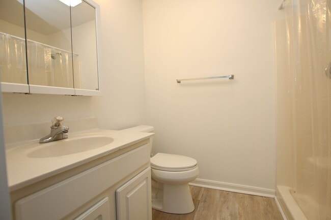 Building Photo - Updated 3Bed 3Bath Townhouse in Plantation East