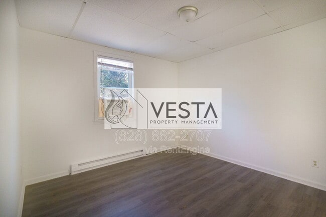 Building Photo - 130 Reems Creek Rd