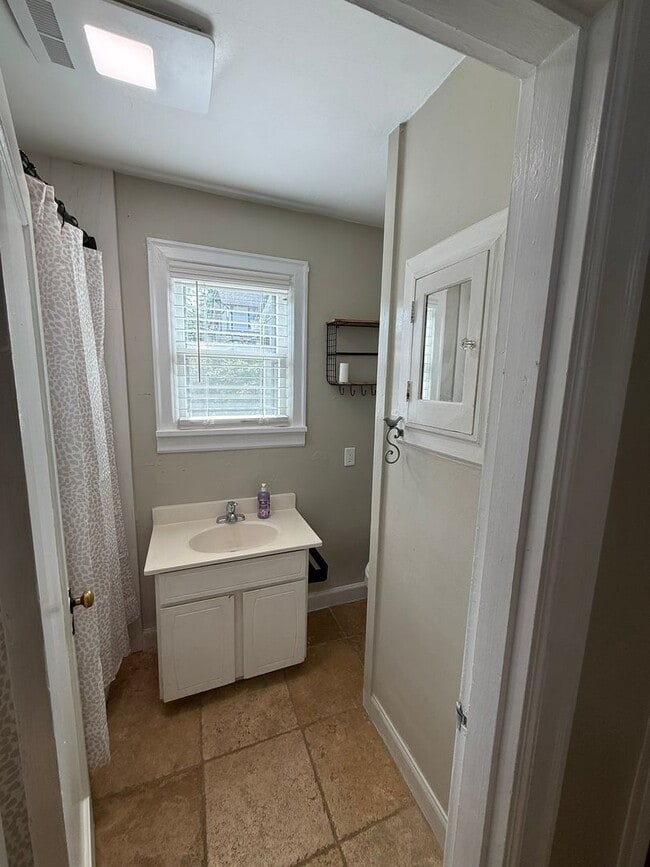 Building Photo - Charming Vintage Home in the Desirable Cam...