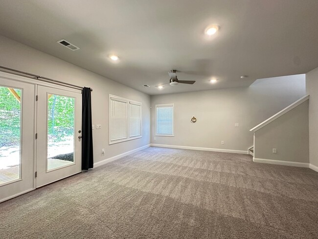 Building Photo - SPACIOUS TOWNHOME