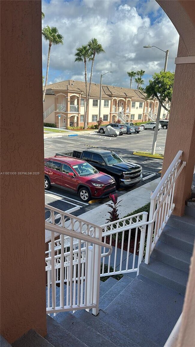 Building Photo - 1250 SE 28th Ct