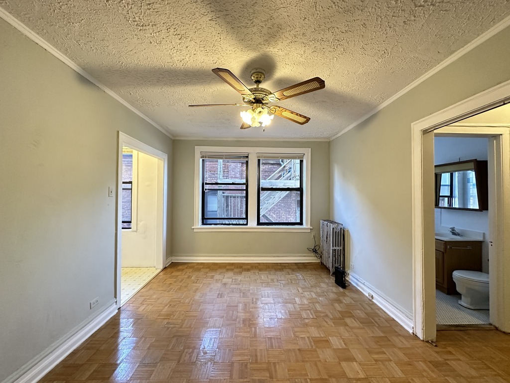 Building Photo - 714 W Belmont Ave