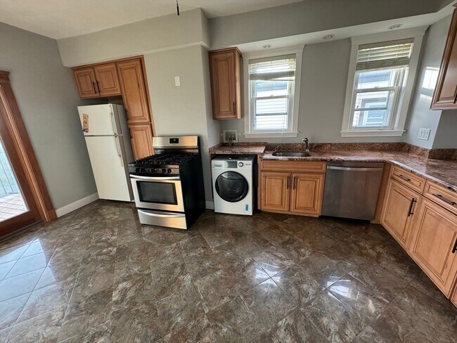 Primary Photo - 7 Orient Ave