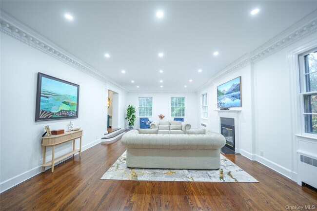 Building Photo - 10 Hidden Pond