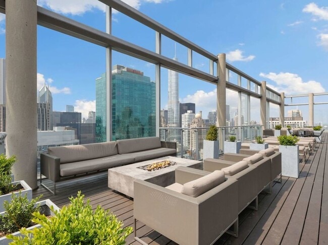 Building Photo - 600 N Fairbanks Ct