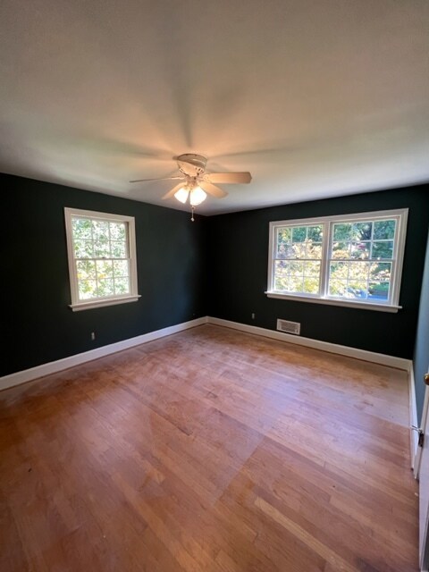 Building Photo - 913 Brookwood Dr