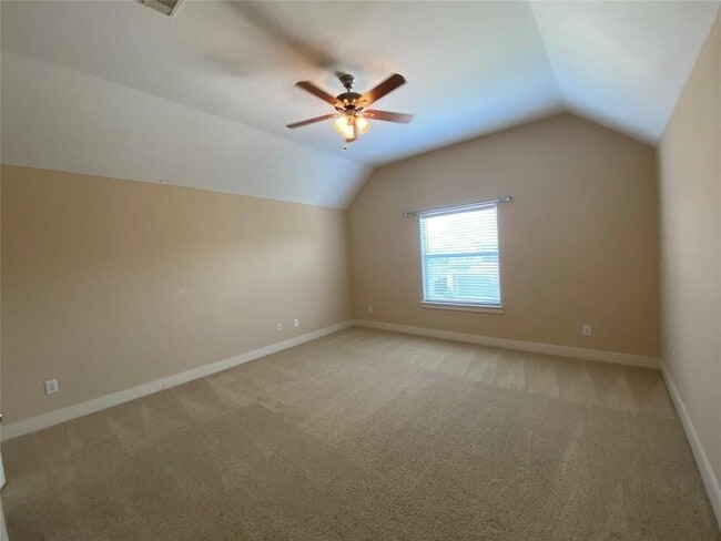 Building Photo - 2833 Seaside Dr