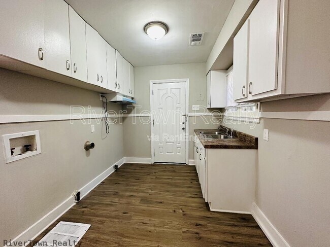 Building Photo - 2176 Vollintine Ave