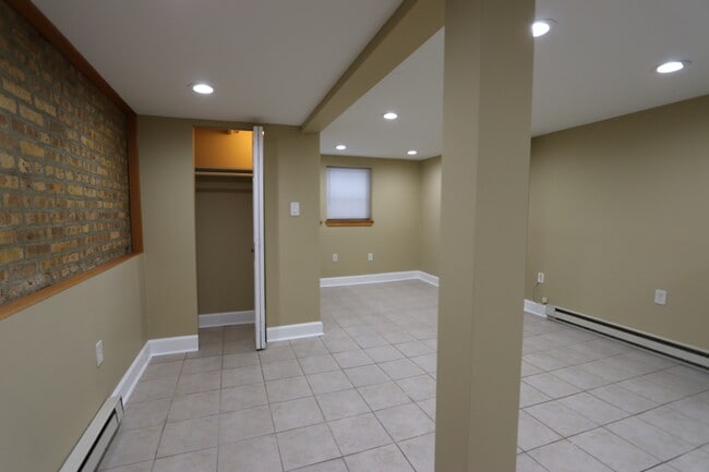 Building Photo - 4457 W Wrightwood Ave