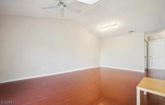 Building Photo - 157 Potomac Dr