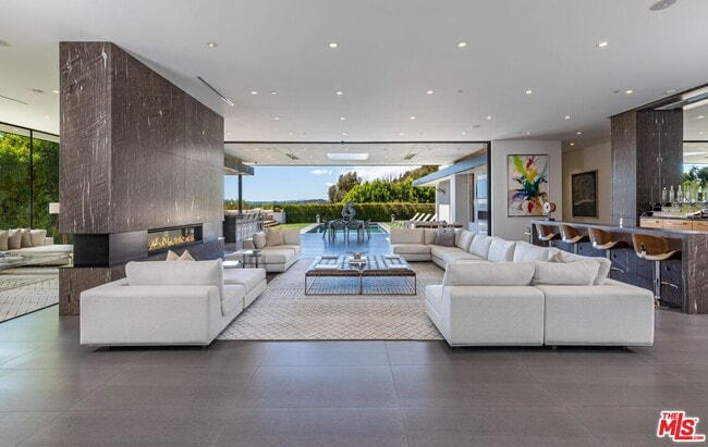 Primary Photo - 2002 Loma Vista Dr