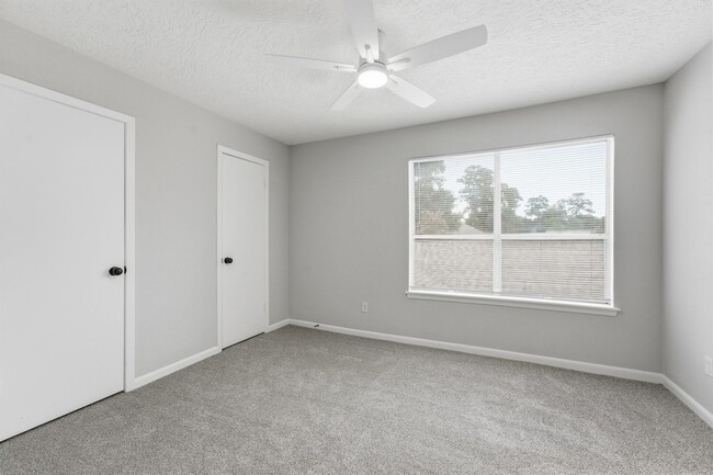 Building Photo - 8001 Rebawood Dr