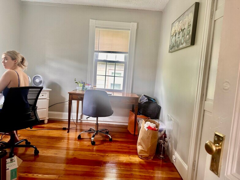 Building Photo - 135-137 Nonantum Unit 1