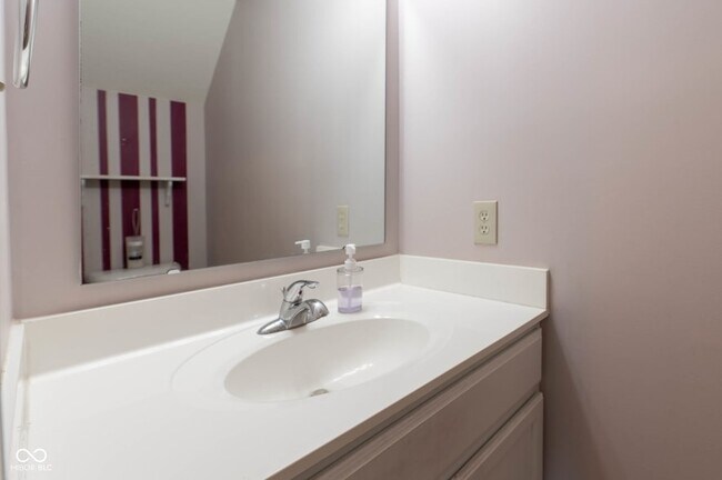Building Photo - 899 Briarstone Dr