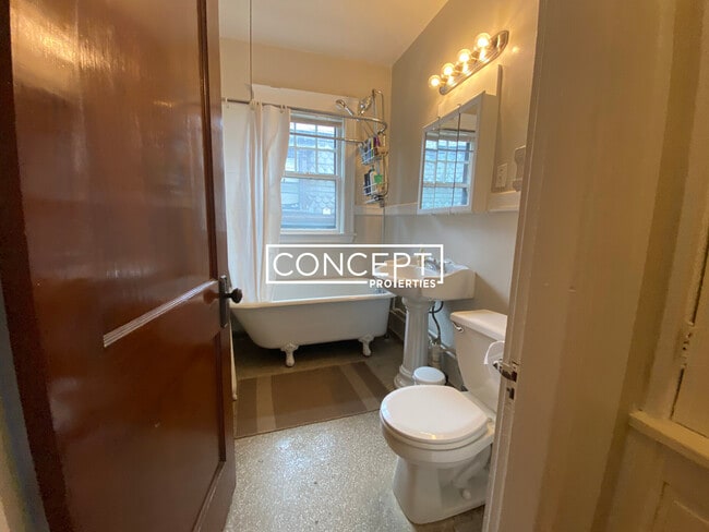 Building Photo - 11 Story St