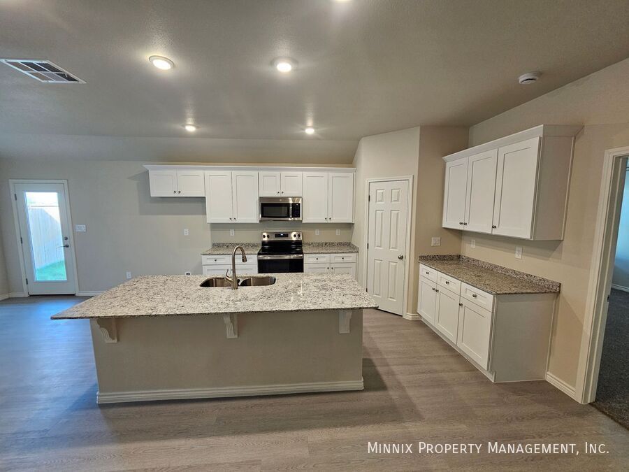 Building Photo - 1309 Bajada St