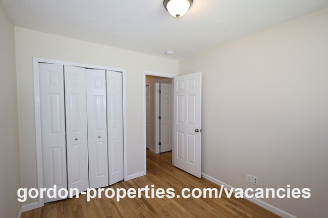 Building Photo - 10851 SE Garrett Dr